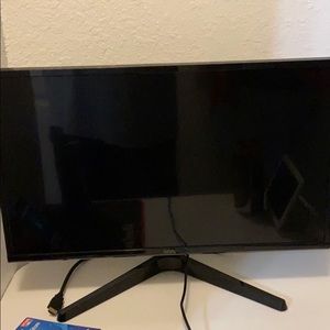 A 60 hz 32 inch moniter good condition